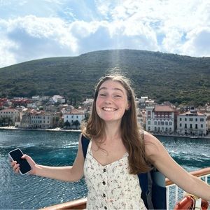 Meet your Posher, Abbie